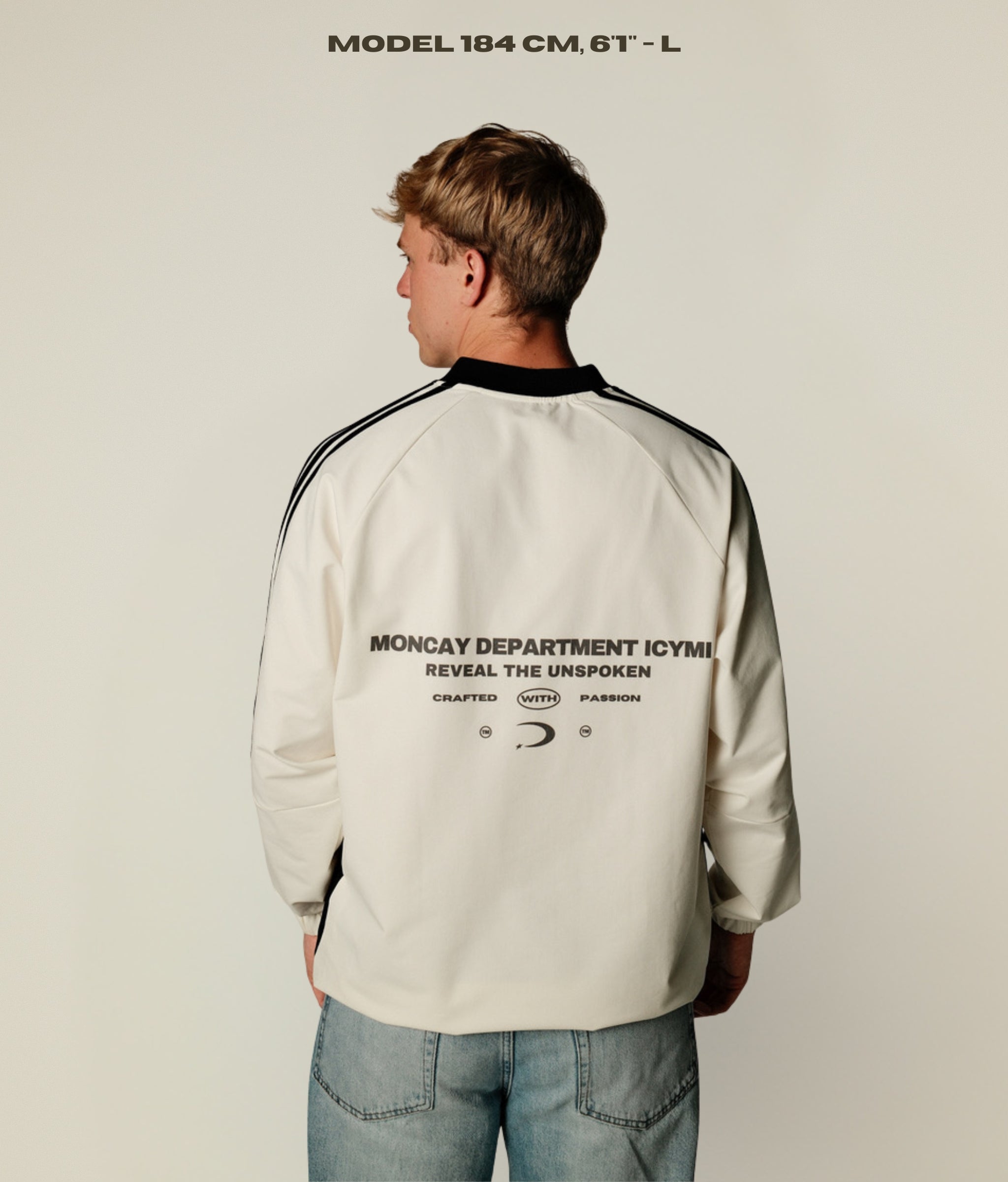 UNCHANGED WHITE V-NECK LONG SLEEVE