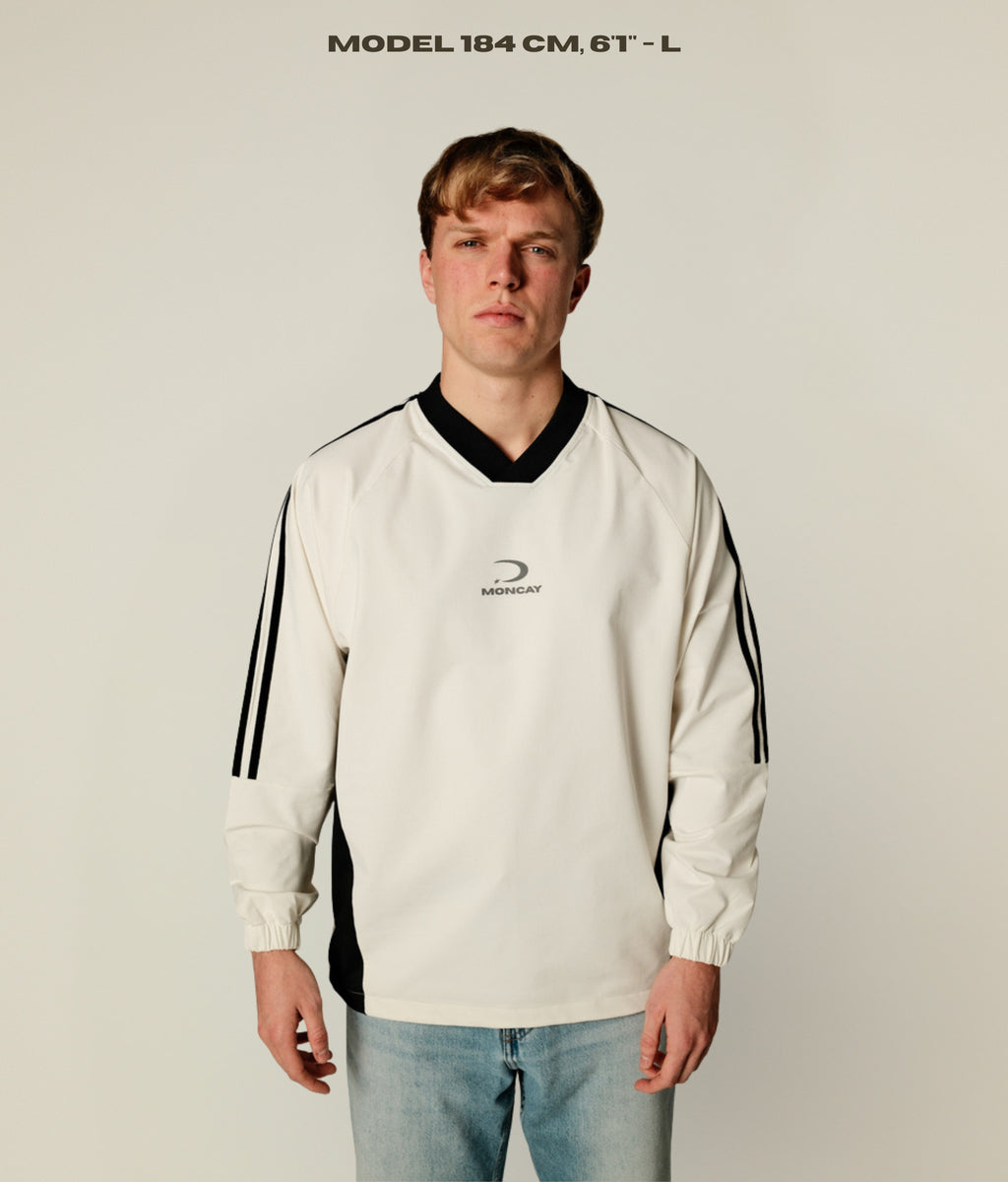 UNCHANGED WHITE V-NECK LONG SLEEVE